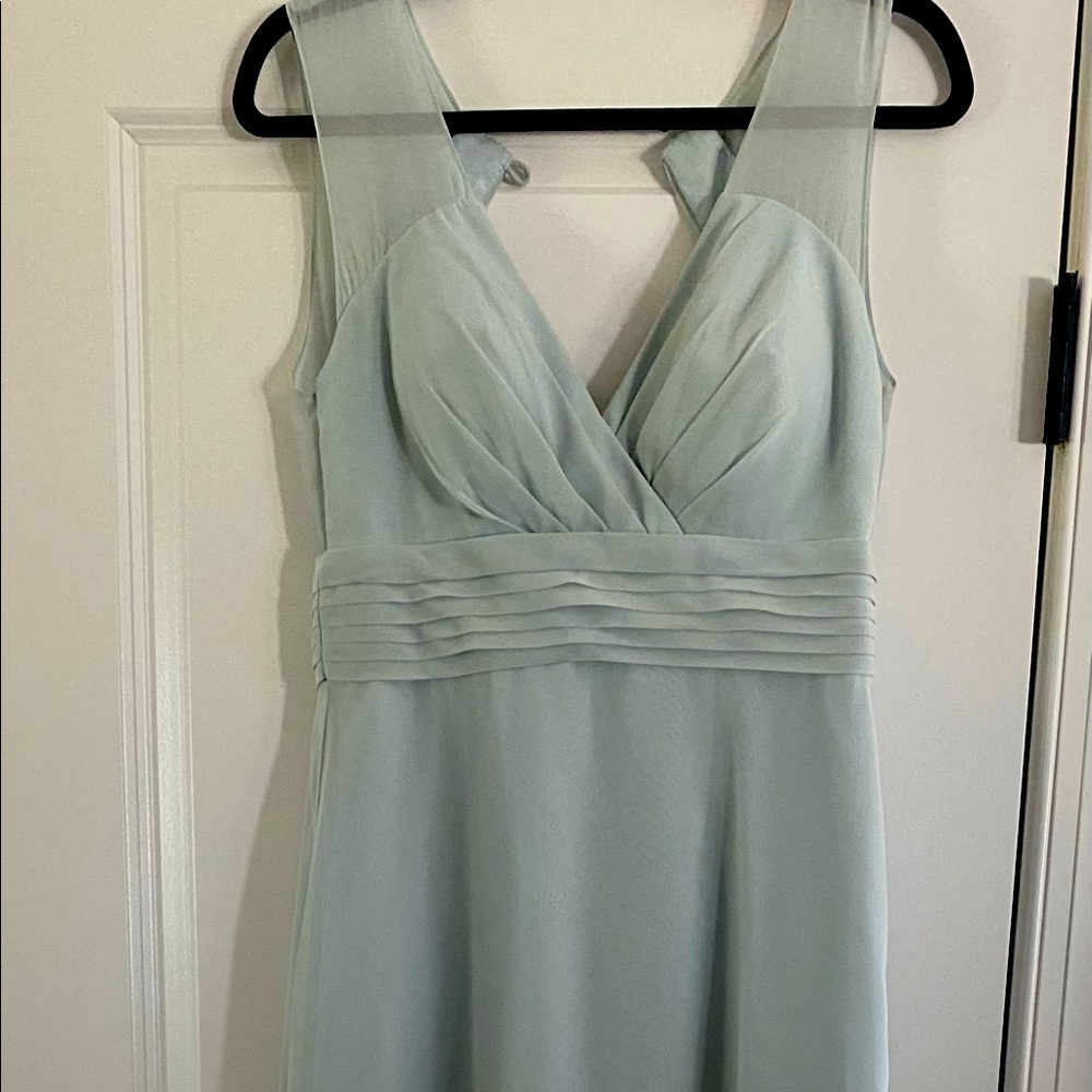 Bridesmaid dress, size 6, great condition. Light green. Message me for details!